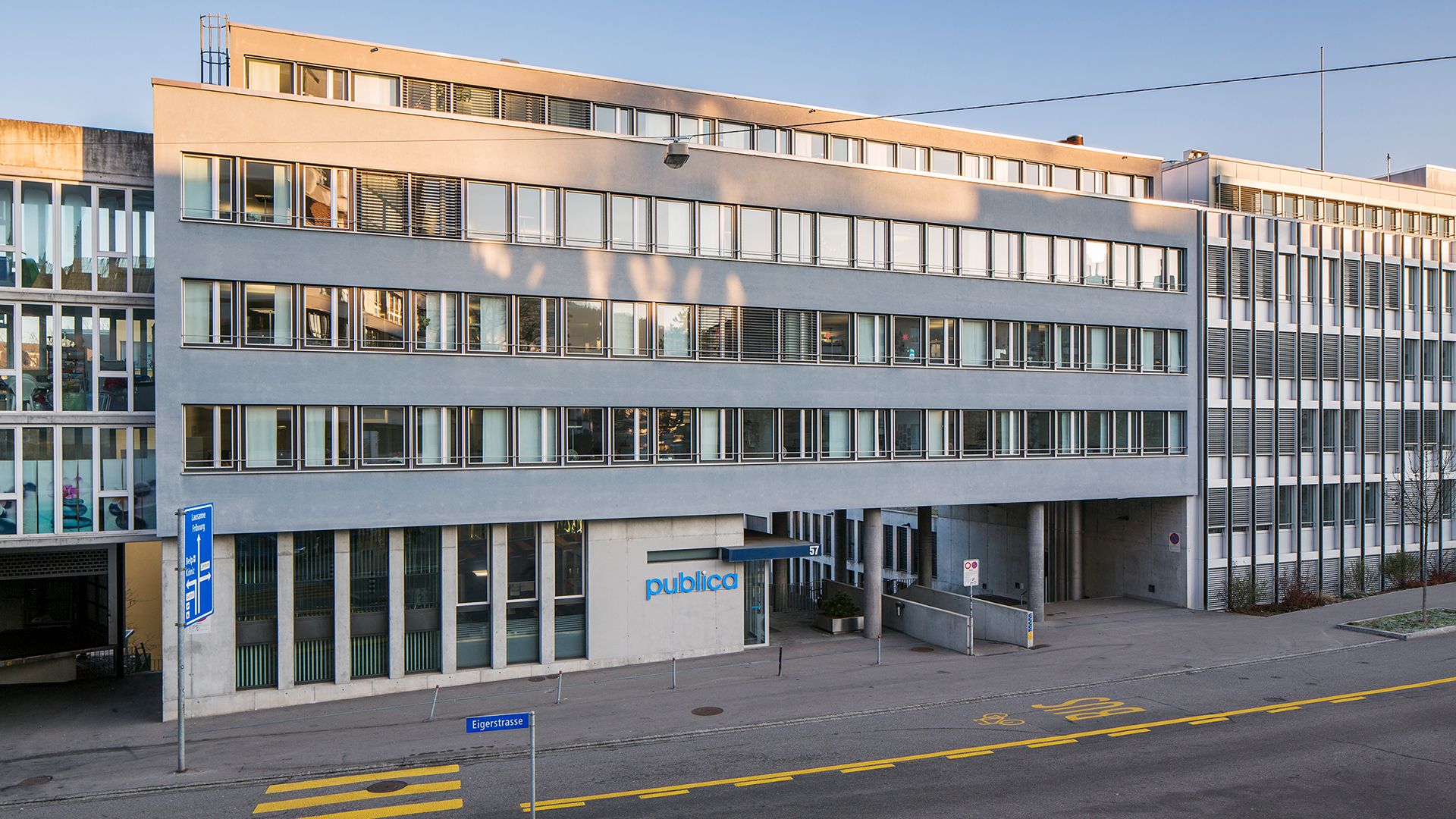 L'immagine mostra l'edificio amministrativo di PUBLICA.