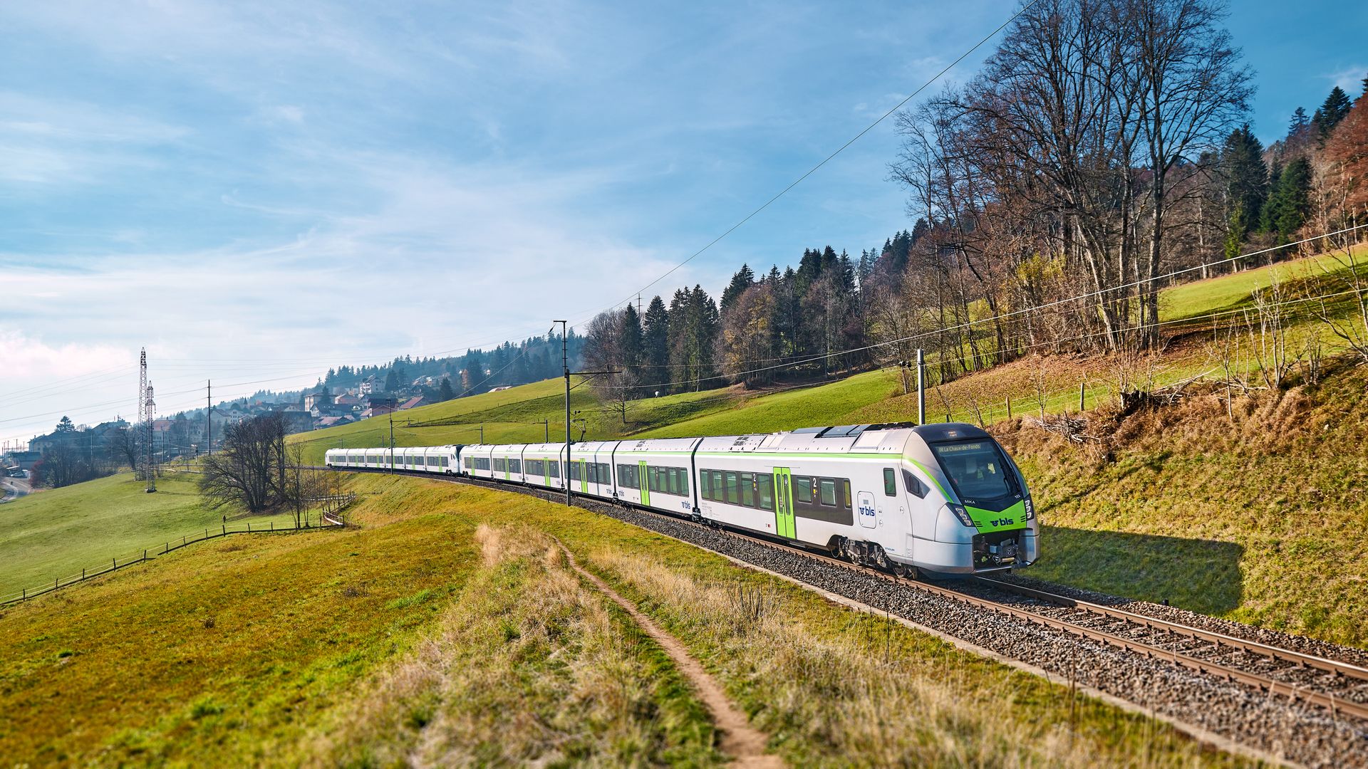 Das Bild zeigt einen Zug der BLS.