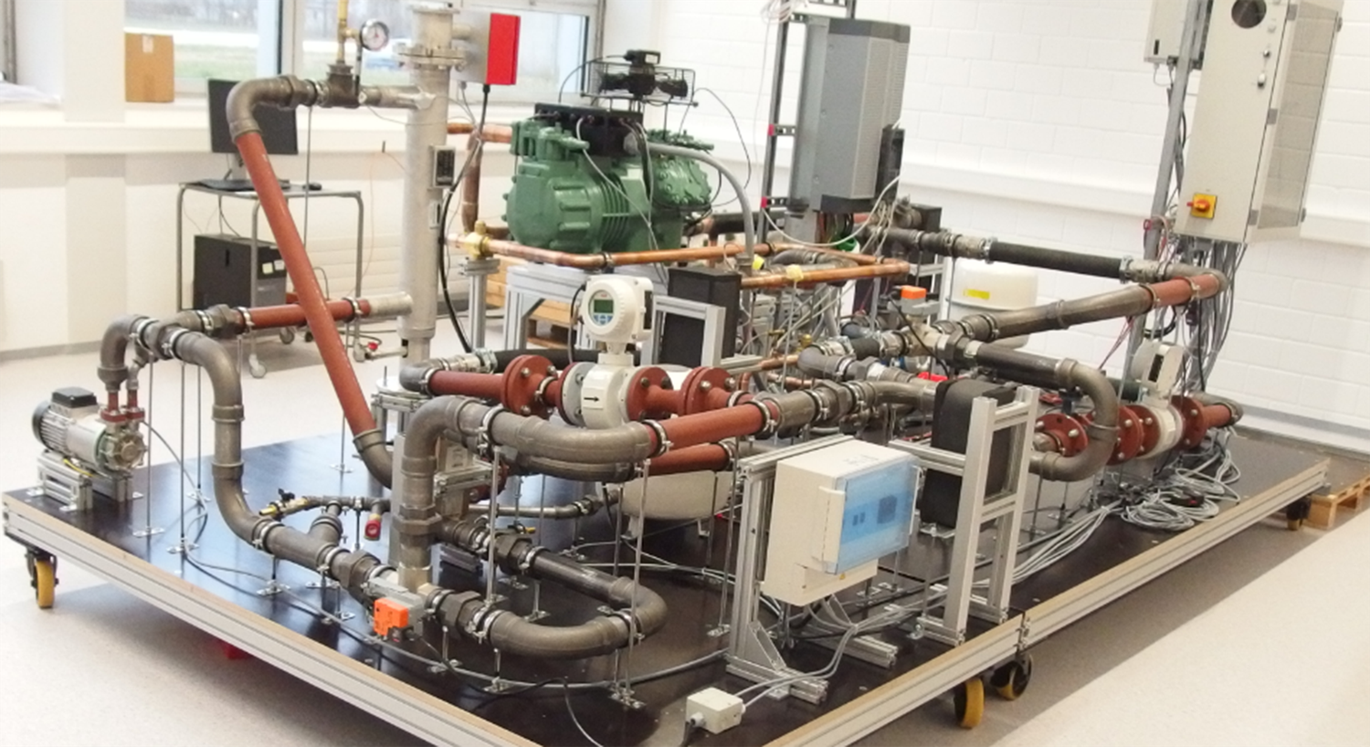 Versuchsanlage: Ein neuer Wärmepumpen-Ansatz ermöglicht die Erzeugung unterschiedlicher Temperaturen bis 200 Grad Celsius.