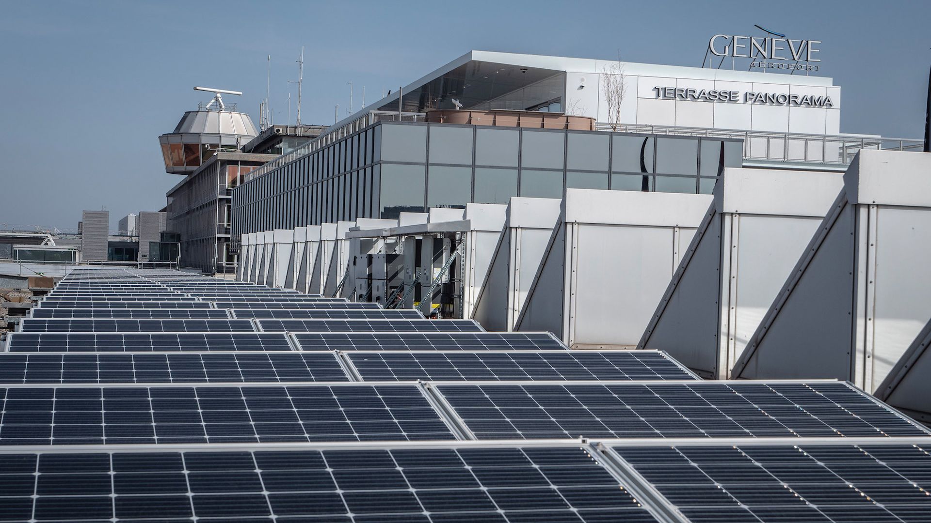 L'image montre l'aéroport de Genève.
