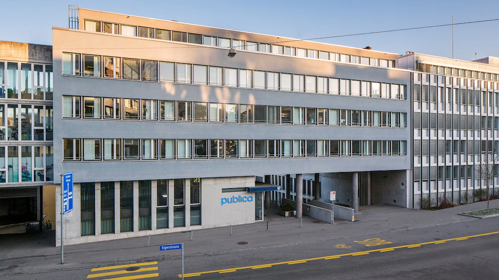 L'immagine mostra l'edificio amministrativo di PUBLICA.